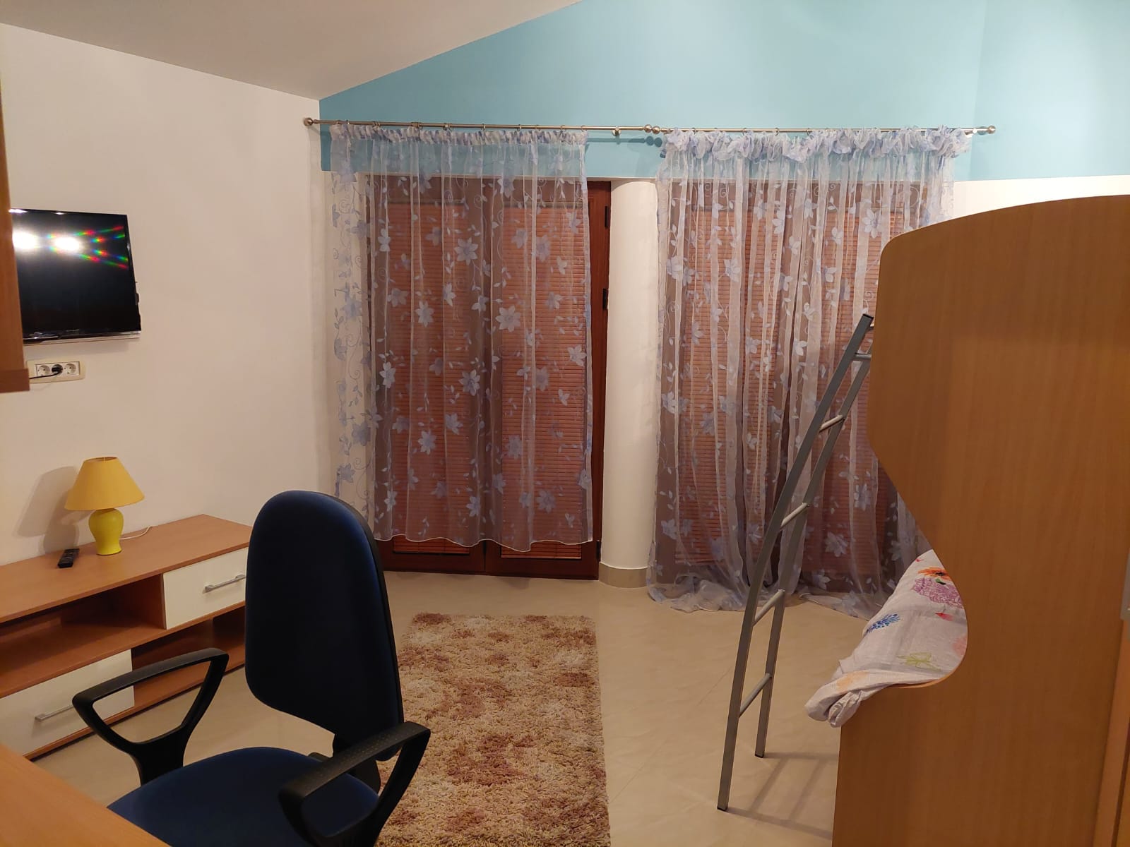 Image of House - 4 Bedrooms - 3 Bathrooms for Sale in Herceg-Novi-Kamenari-Montenegro, Image 7